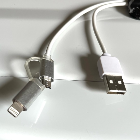 Betsey Johnson NWOT Charging Black Floral Wristlet Clutch - Picture 12 of 15